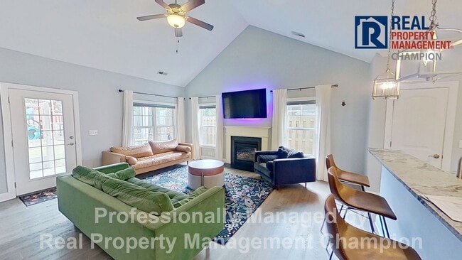 Building Photo - Immaculate 4 BD/3 BA Home w/Screened Porch and Fenced Back Yard