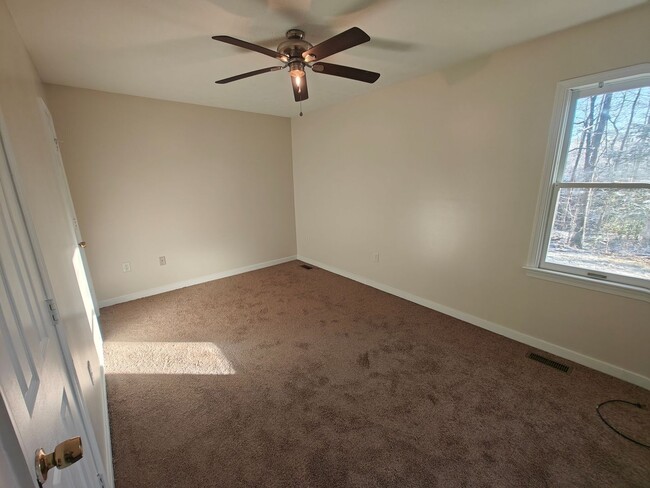 Building Photo - 3 bedroom ranch style home