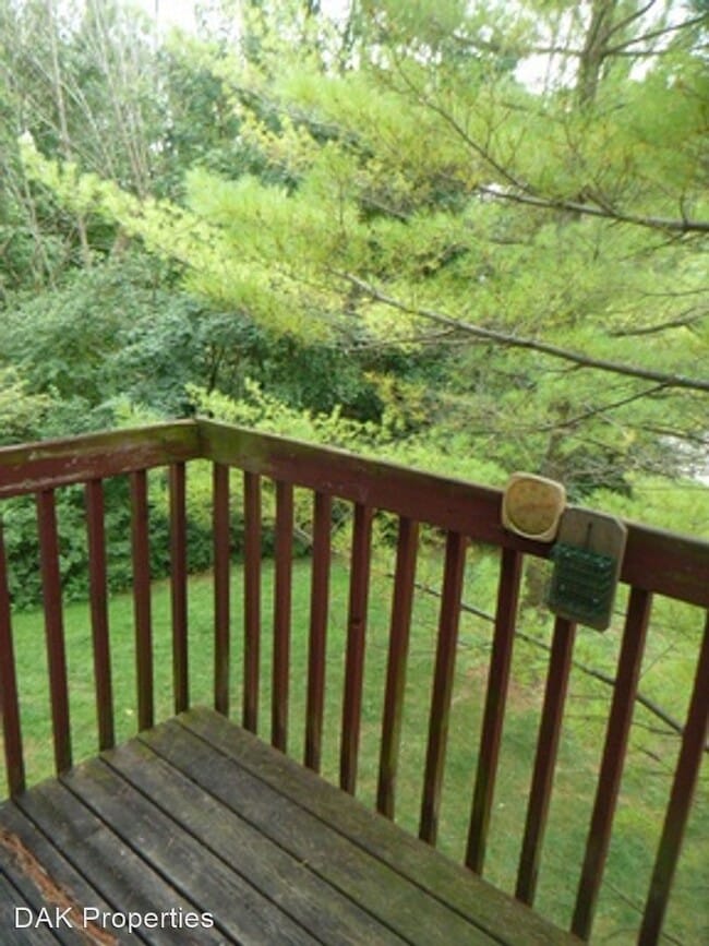 Building Photo - W194N16510 Eagle Dr