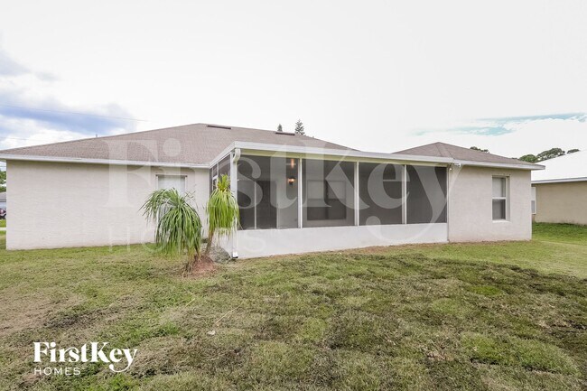 Building Photo - 2998 SW Vittorio St