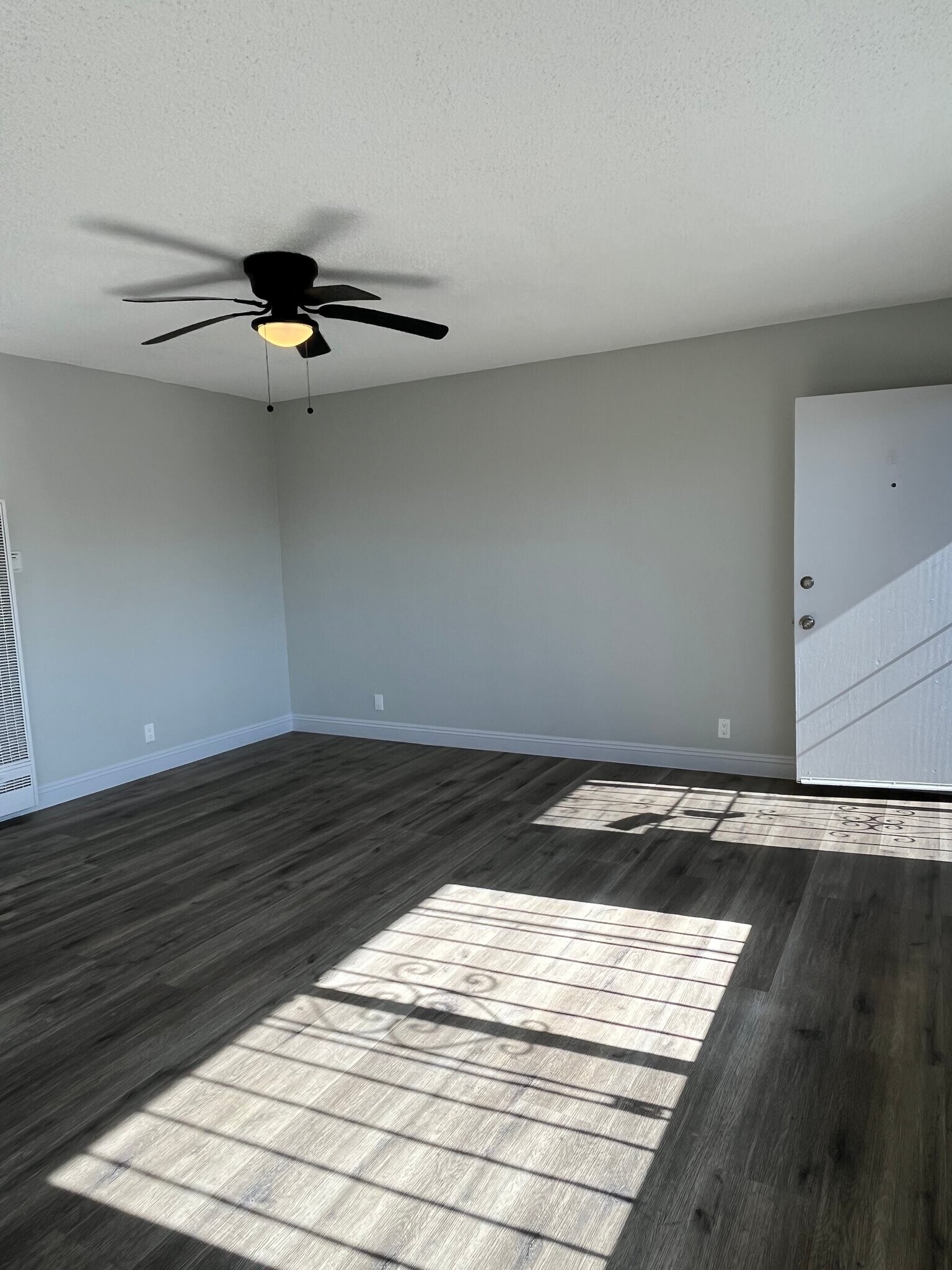 Building Photo - 1334 W 93rd St