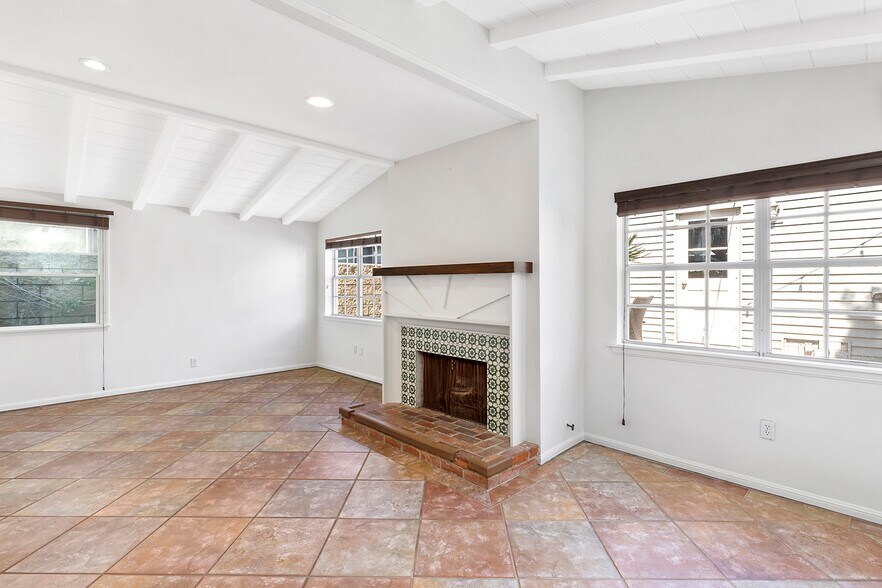 Building Photo - 317 Poppy Ave