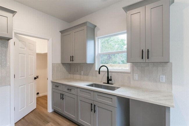 Building Photo - 508 Brown St