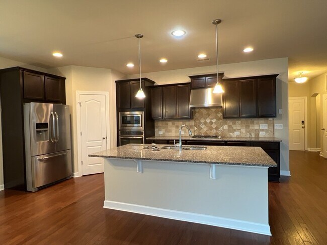 Building Photo - 579 Crossland Dr
