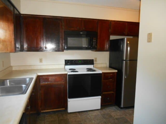 Building Photo - Townhouse For Rent