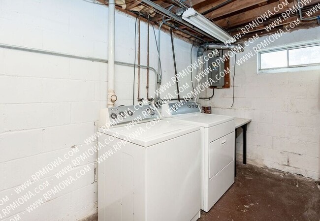 Building Photo - 1020 Williams St