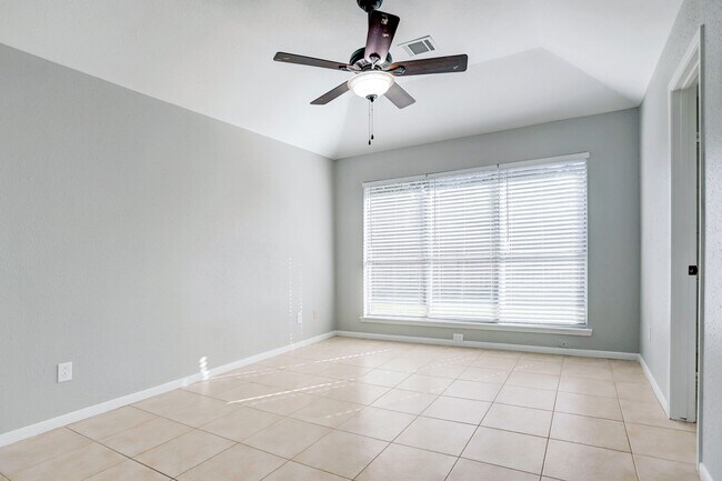 Building Photo - 5106 Spring Cir Dr