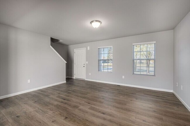 Building Photo - 5673 Claremount St