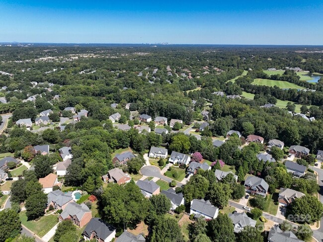 Building Photo - 604 Queenswater Ln