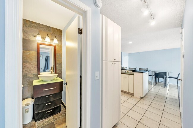 Building Photo - 130 Cypress Club Dr