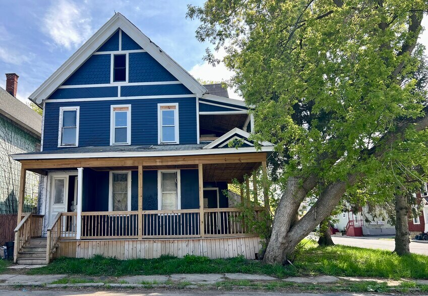 Primary Photo - 27 Milton Ave