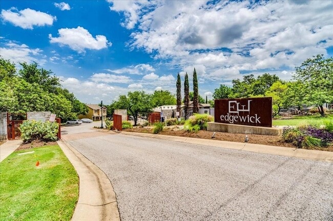 Building Photo - 2924 Bond Dr