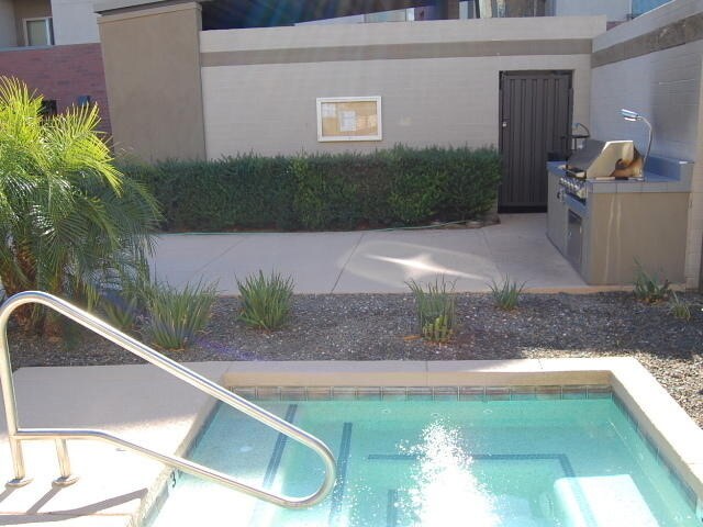 JACUZZI - 525 W Lakeside Dr