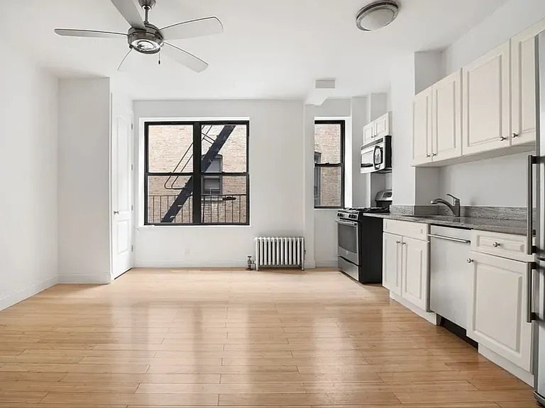 Building Photo - 66 St Nicholas Pl