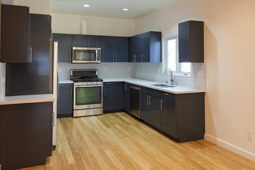 Kitchen - 741 Wilcox Ave