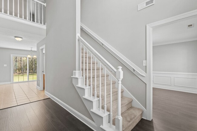 Building Photo - 907 Stagecoach Dr