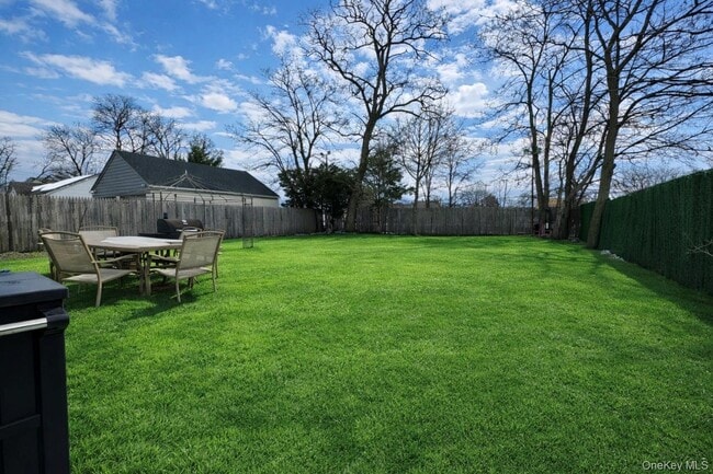 Building Photo - 99 Jerusalem Ave