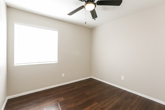 Building Photo - 832 Tollbrook Way