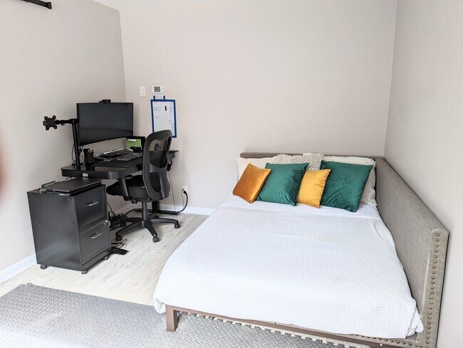 Building Photo - 1420 N St NW