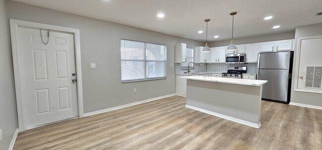 Building Photo - 4387 Sibley Bay St