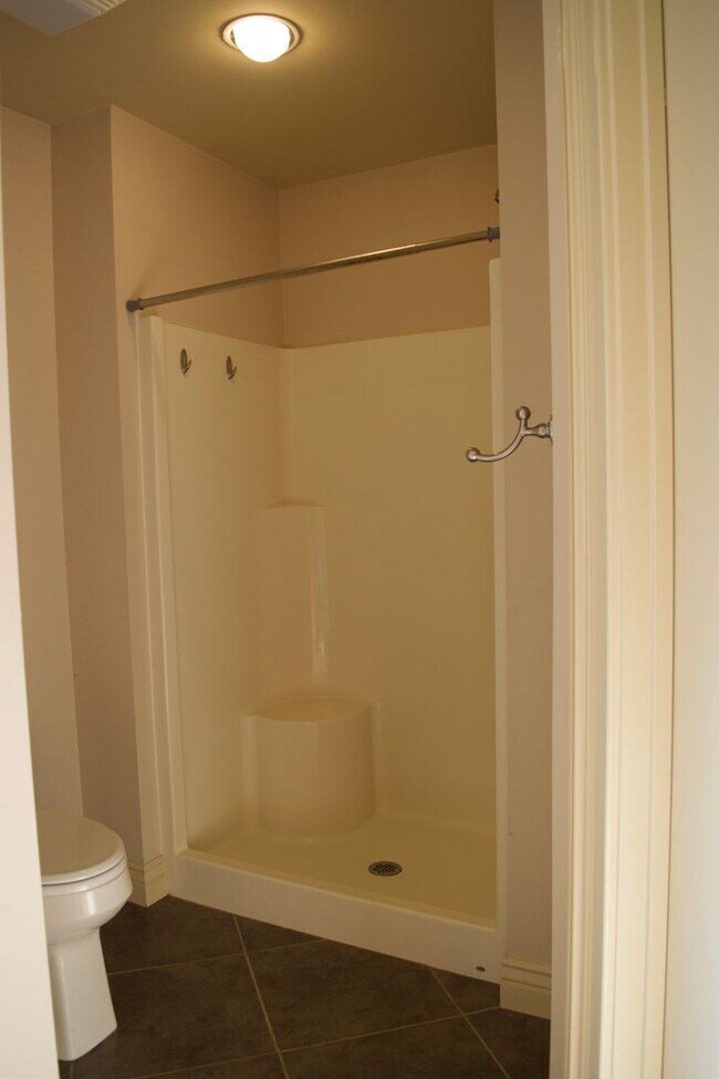 Building Photo - Marvelous 3 Bedroom House In Mill Creek Ma...