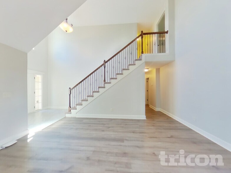 Building Photo - 18404 Rock Ridge N