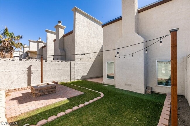 Building Photo - 5046 Schumann Dr