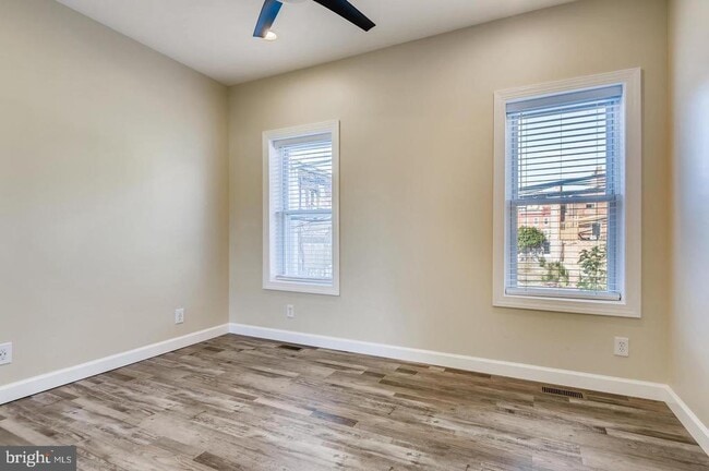 Building Photo - 513 S Regester St