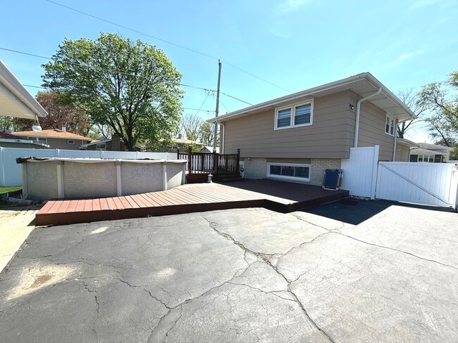 Building Photo - 6944 W 106th Pl