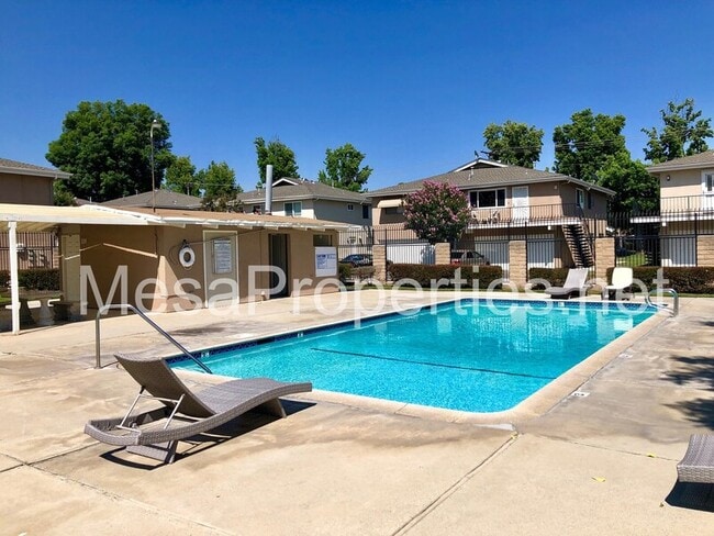 Building Photo - 2946 Winfield Ave