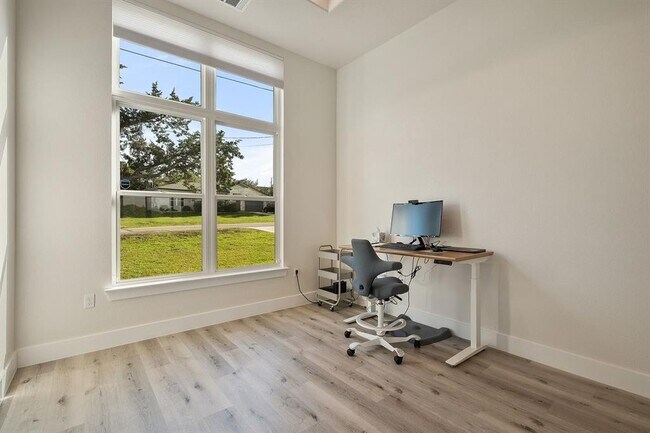 Building Photo - 20704 Leaning Oak Dr