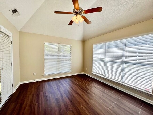 Building Photo - Quaint 2/2 in Gated Olive Branch Community!