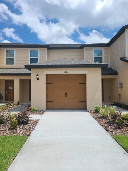 Building Photo - Beautiful 2-Bedroom Townhouse in Tampa | Brand New Paint & Vinyl Floors!
