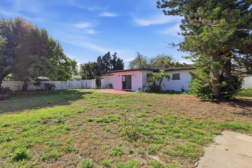 Building Photo - 5601 Forest Hills Dr