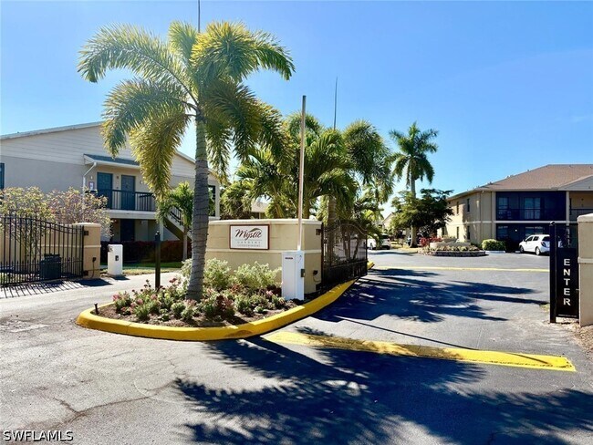 Building Photo - 5315 Summerlin Rd