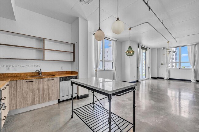 Building Photo - 2275 Biscayne Blvd Blvd