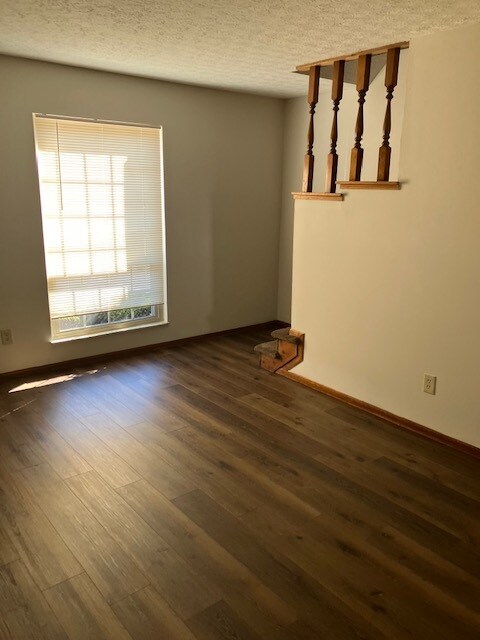 Building Photo - 5365 Shiloh Dr