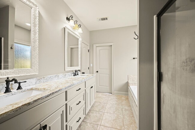 Building Photo - 16923 Bradford Ave