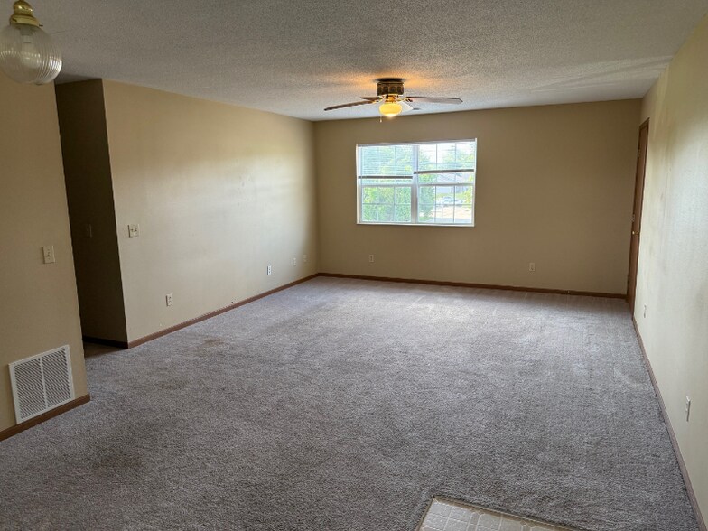 Building Photo - 801 Brittany Ct