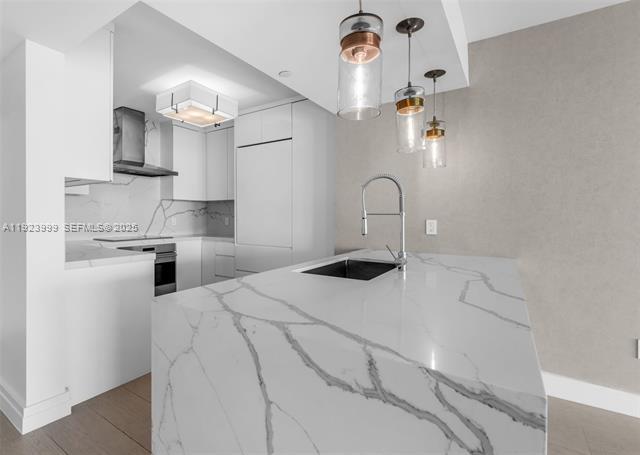 Building Photo - 10 Venetian Way