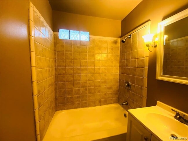 Building Photo - 15228 Lappin St