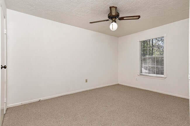 Building Photo - 35 Berryfrost Ln