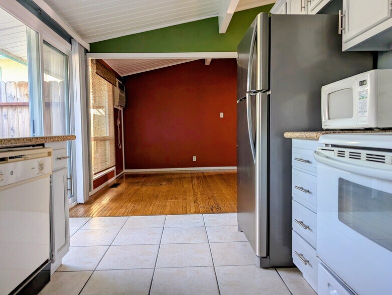 Building Photo - 3060 Ponderosa Dr