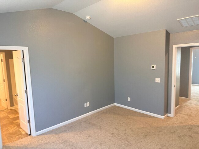 Building Photo - Beautiful Townhome in Charlotte, minutes from the airport