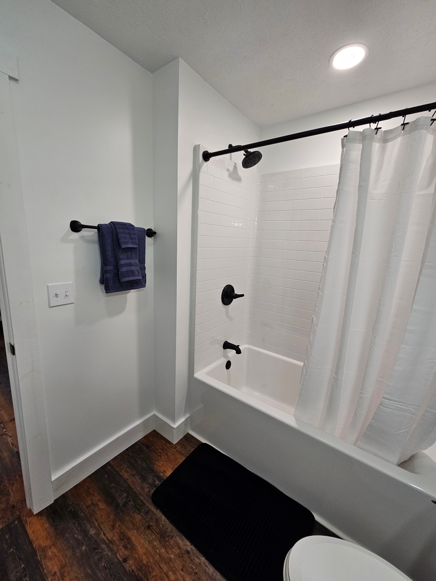 Building Photo - 231 Walnut St