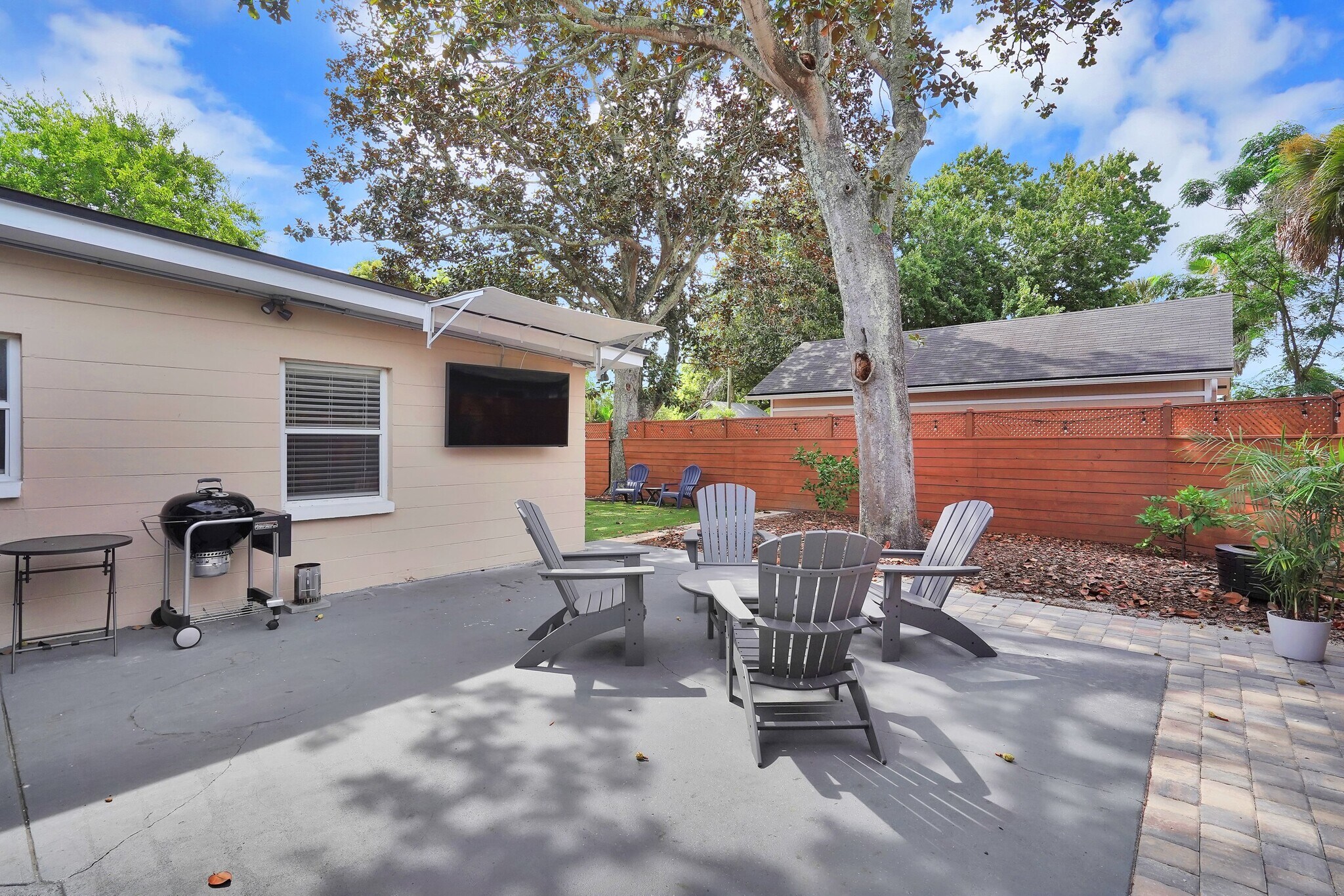 Building Photo - 826 5th Ave N