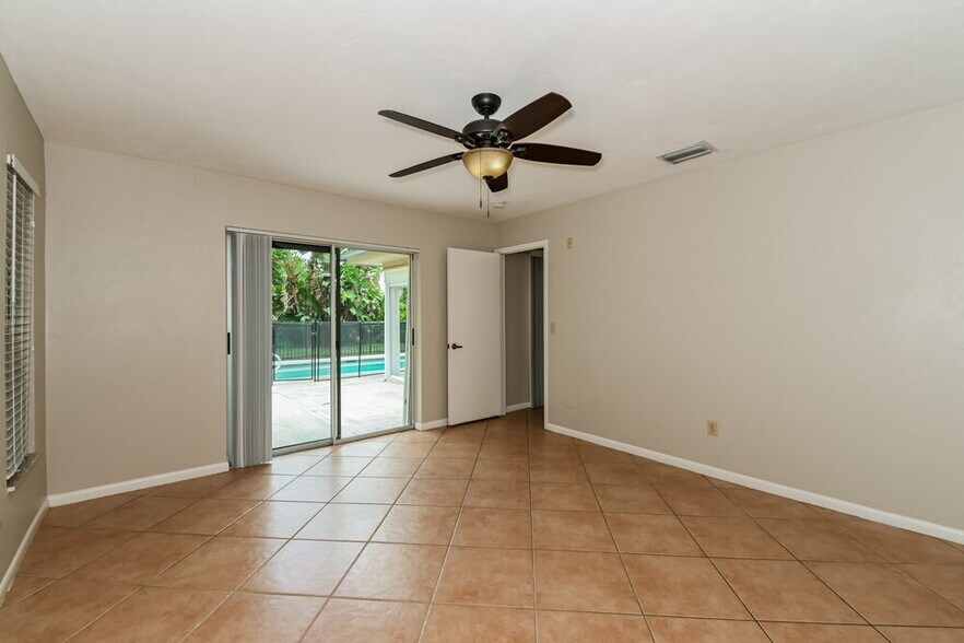 Building Photo - 349 Bay Meadows Dr