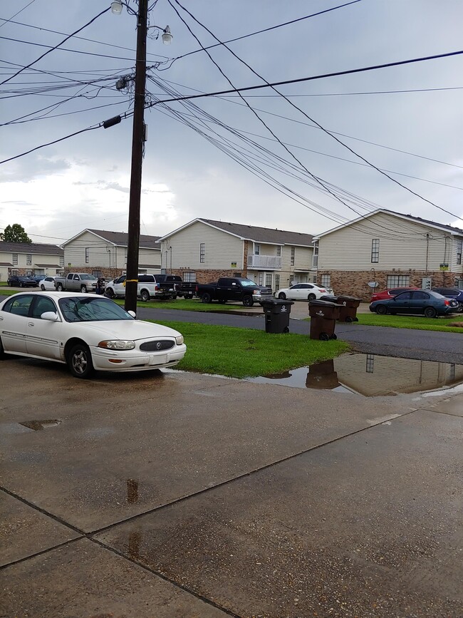 Building Photo - 120 Oak Ridge Ave