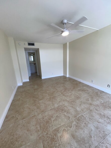 Building Photo - 3031 N Ocean Blvd
