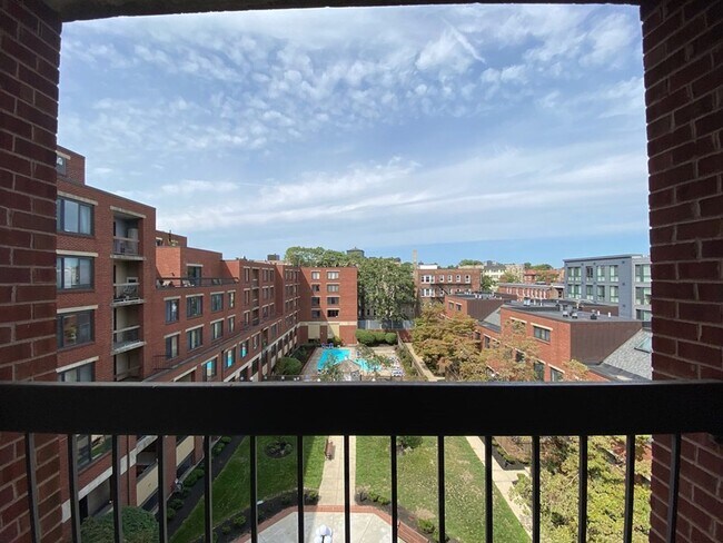 Building Photo - Modern, Spacious Allston Apt w/ Washer & Dryer in Unit, Right on the Green Line